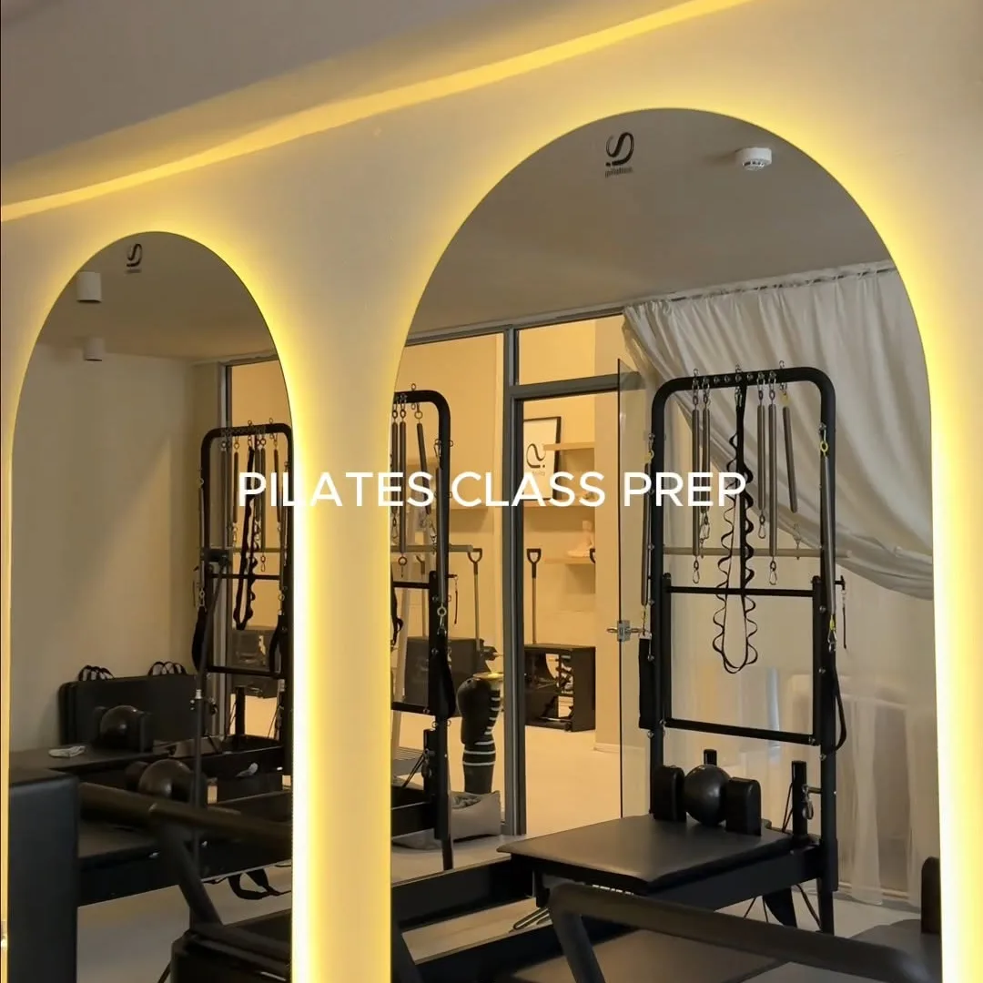 Pilates óra előkészítése a stúdióban